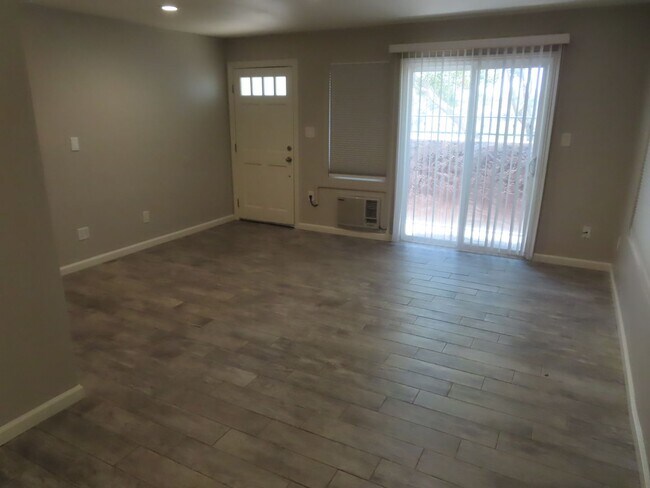 Building Photo - Immaculate one bedroom condo in Mira Mesa / Scripps Ranch Area