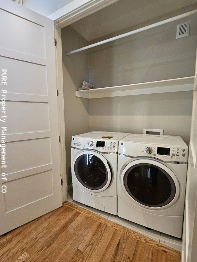 Building Photo - Beautiful 2 BR 4BA in the Highlands