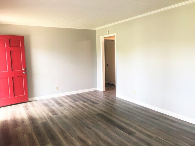 Building Photo - 1555 Flintwood Ave