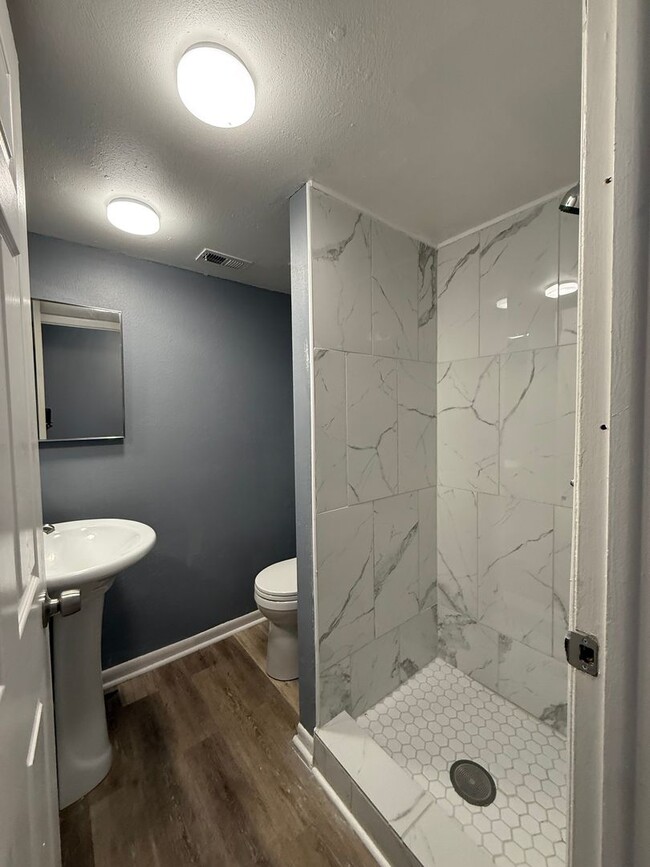 Building Photo - 65th Terrace N - Triplex