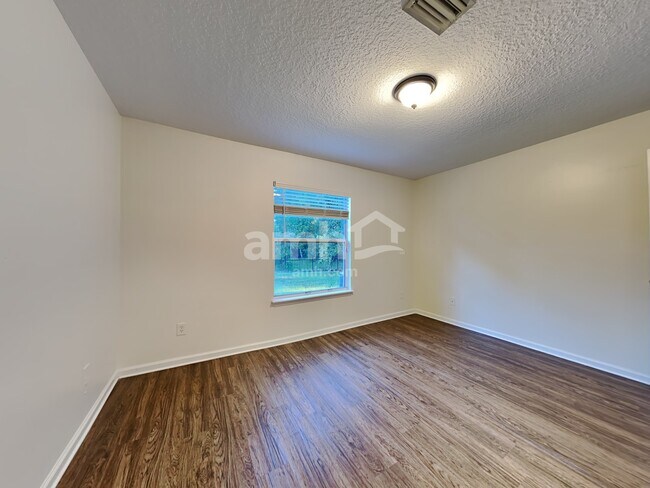 Building Photo - 448 Sarah Towers Ln