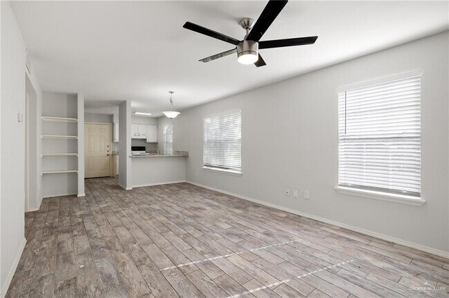 Building Photo - 10 West Dr