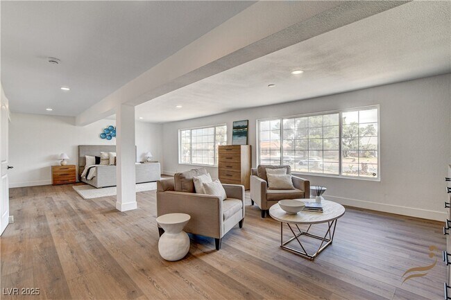 Building Photo - 2685 S Tenaya Way