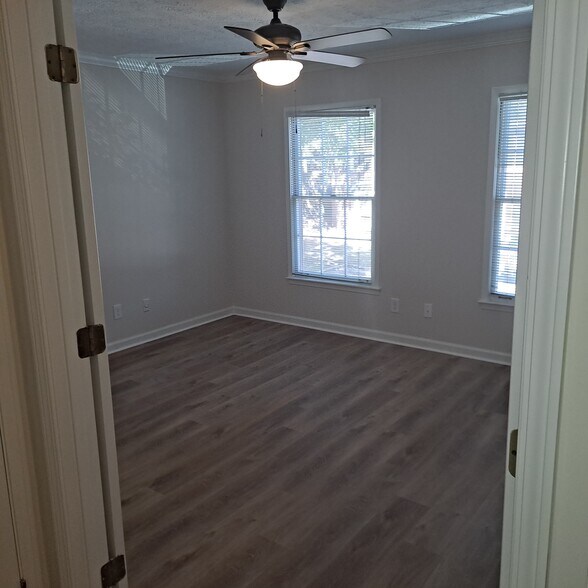 Building Photo - 7404 Saint Charles Sq