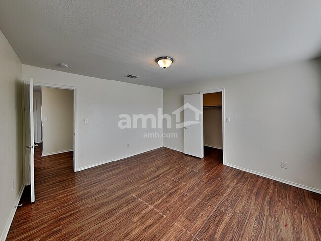 Building Photo - 6202 Roseborough Dr