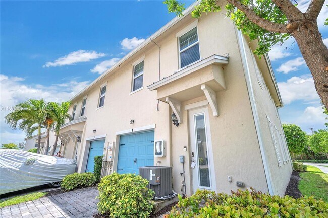 Building Photo - 5040 Eucalyptus Dr