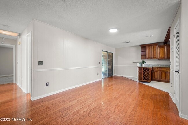 Building Photo - 2726 Winrock Dr W