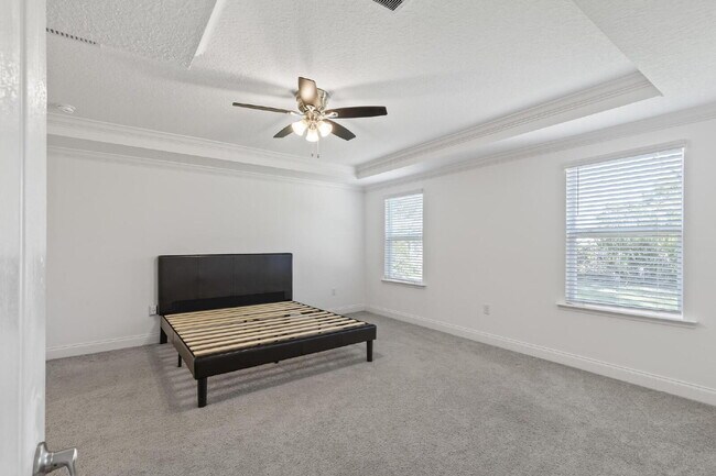 Building Photo - CLOSE TO EVERYTHING!