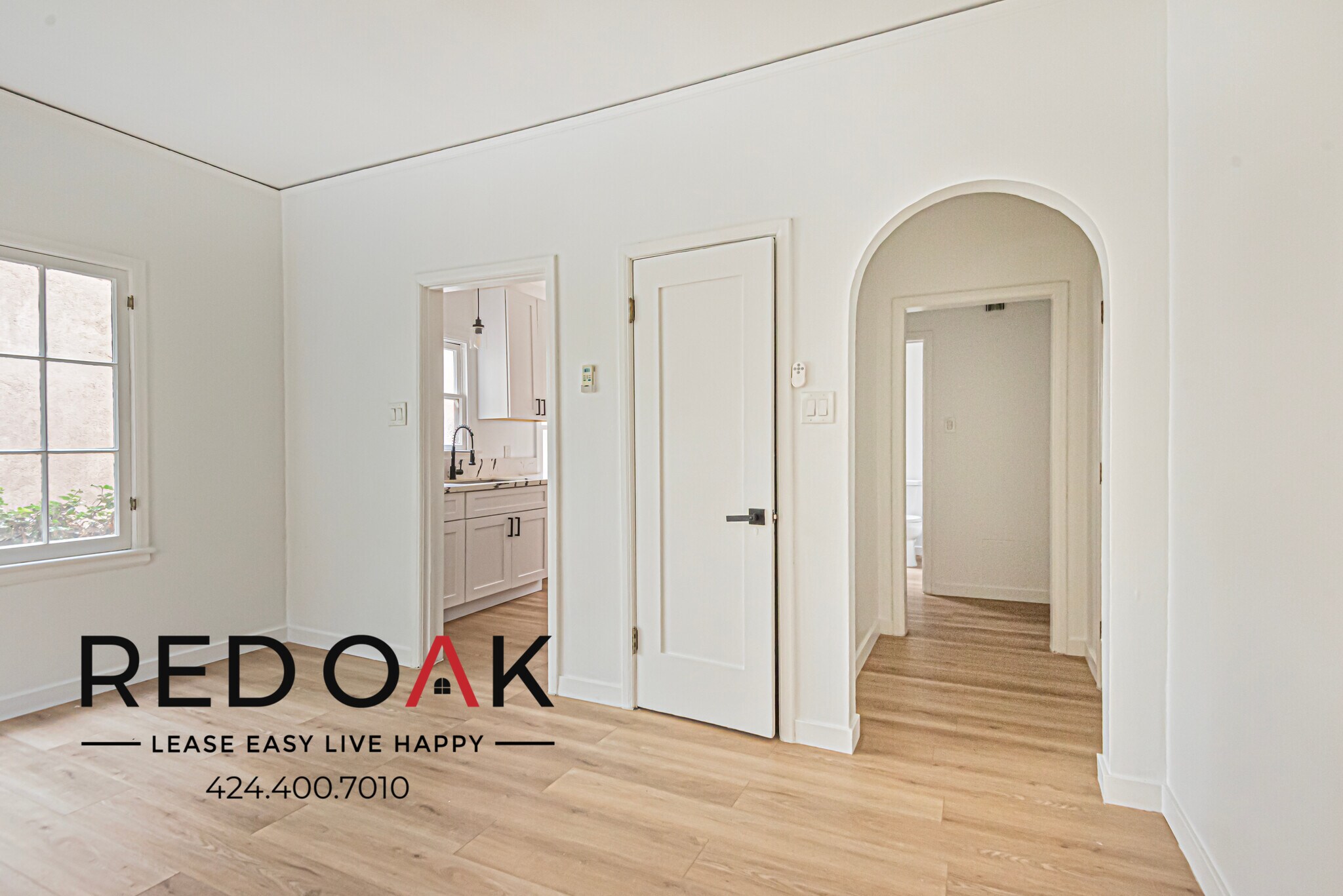 Building Photo - 852 N Oxford Ave