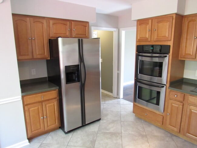 Building Photo - 4 bedroom home w/ walking trail to Percy P...