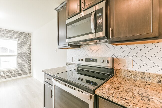 Building Photo - 15238 Snowdrop Field Dr
