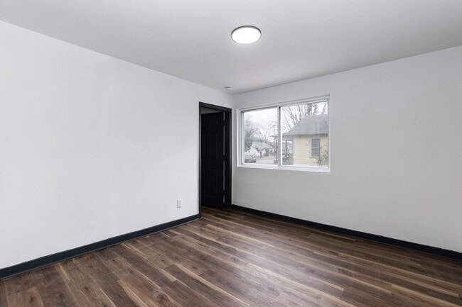 Building Photo - Spacious Three Bedroom Remodeled Home!