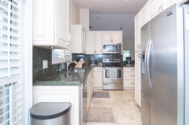 Building Photo - 8410 Brussels Way