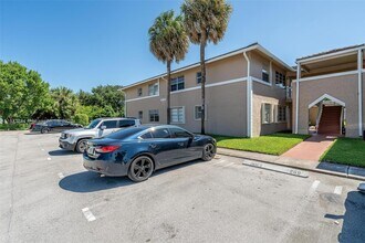 Building Photo - 1033 Twin Lakes Dr