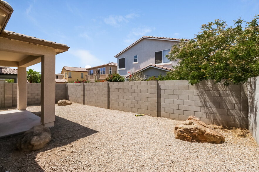 Building Photo - 1238 E Julian Dr