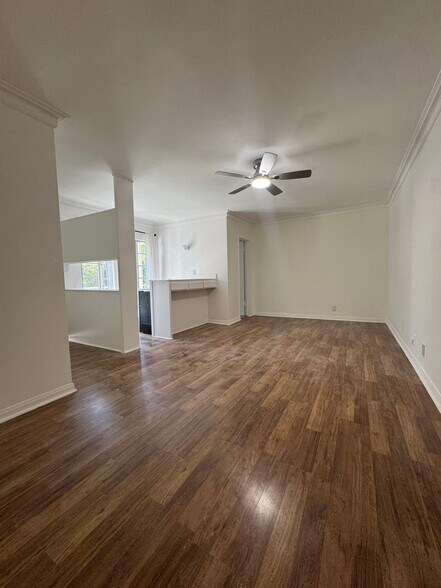 Interior Photo - Hayworth Courtyard Apartments – West Hollywood Living