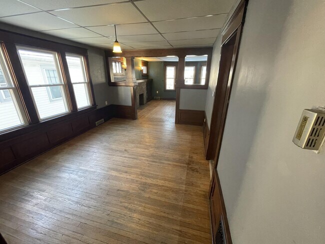 Building Photo - 418 Colvin Ave