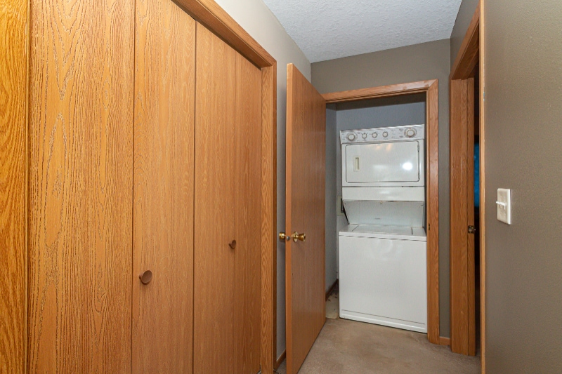 Building Photo - 1433 Prairie Dr