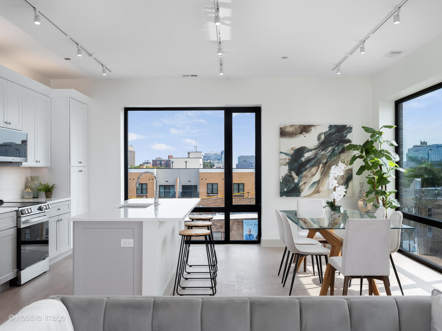 Building Photo - 3202 N Racine Ave