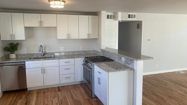 Building Photo - 2615 Meadowlark Ln