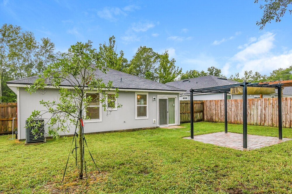 Building Photo - 1217 Sarahs Landing Dr