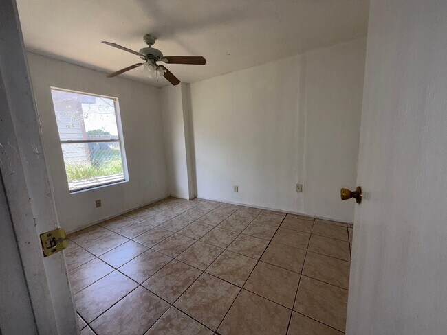 Building Photo - 308 Larga Vista Dr