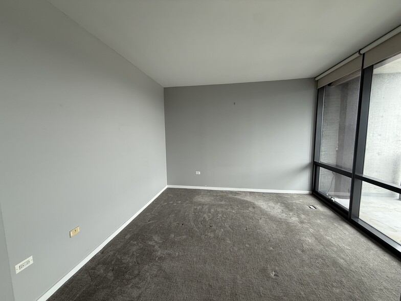 Building Photo - 860 W Blackhawk St