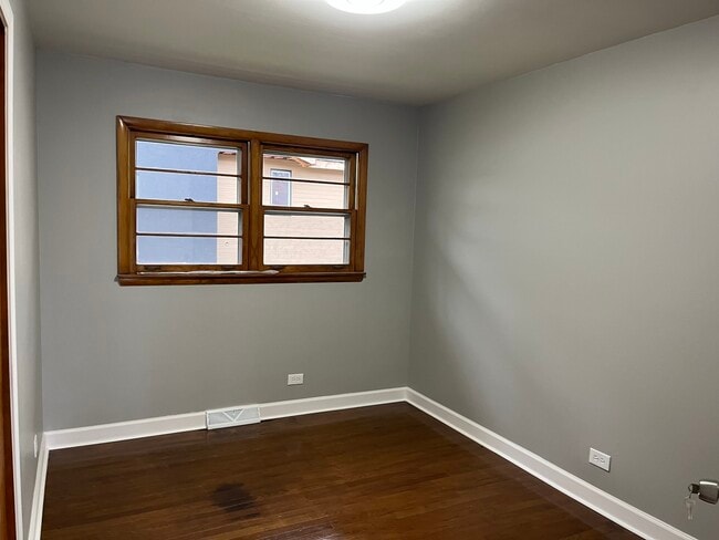 Building Photo - 144 N Maple Ave