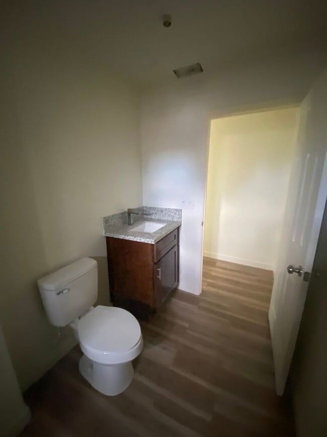 Building Photo - Newley constructed 1 BD 1 BA home in East Bakersfield