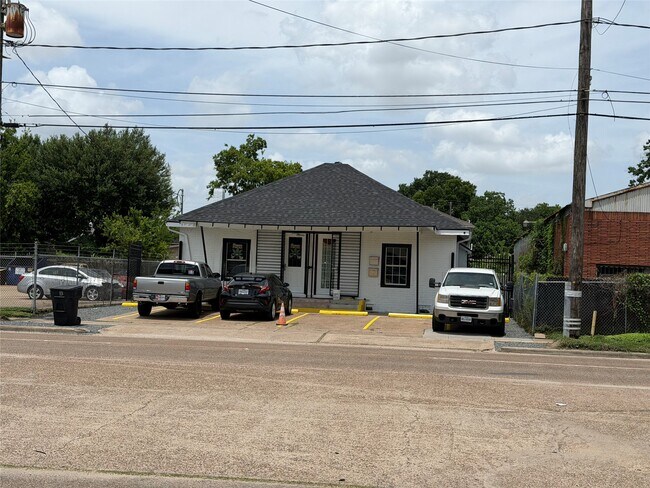 Building Photo - 304 Lockwood Dr
