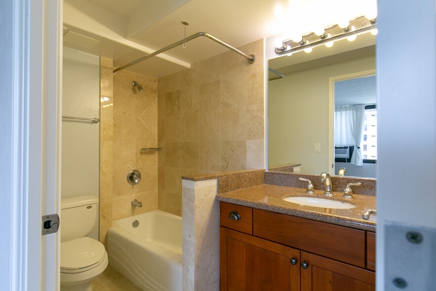 Guest Bedroom - 343 Hobron Ln