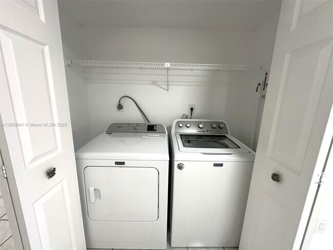 Building Photo - 3562 W 80th St