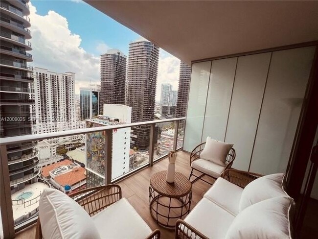 Building Photo - 1010 Brickell Ave
