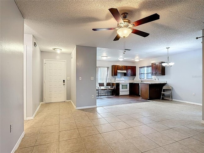 Building Photo - 571 Hunter Cir