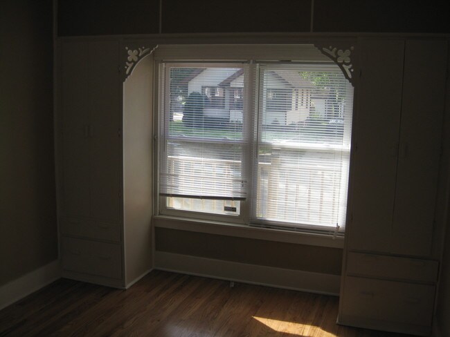 Building Photo - 2556 Vane St