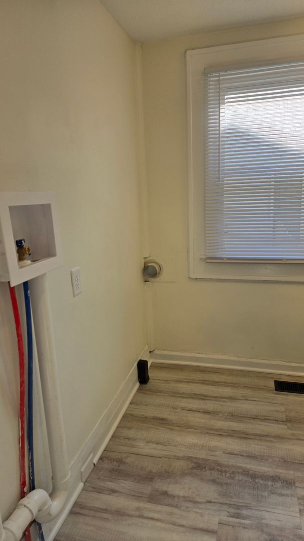 Building Photo - Fully Remodeled Historic Garfield Park Cha...