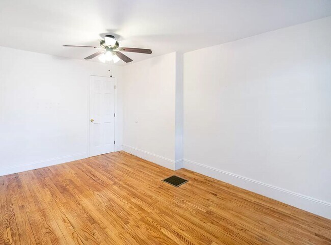 bedroom 1 - 572 Park Pl