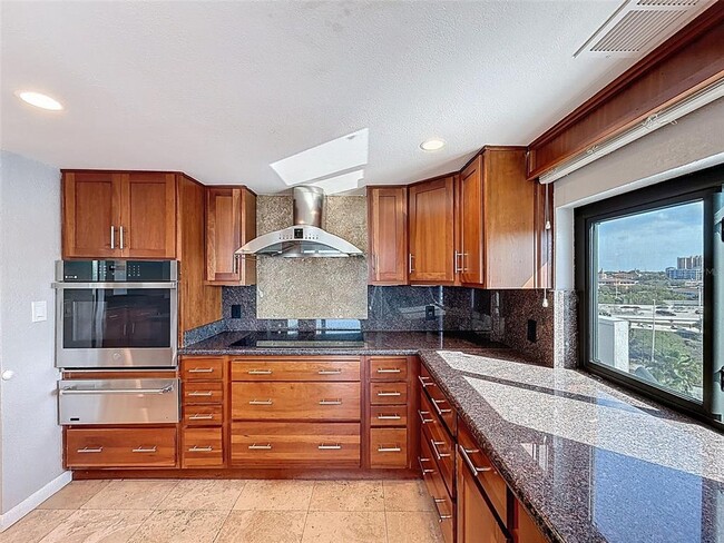 Building Photo - 201 W Laurel St