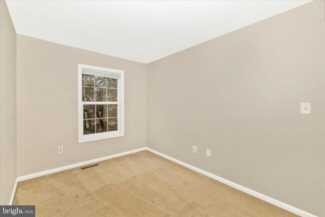 Building Photo - 584 Cotswold Ct