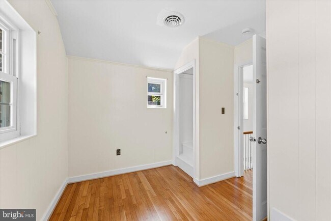 Building Photo - 9 N Greenbrier St