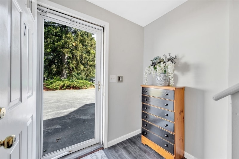 Building Photo - 395 Donohue Rd