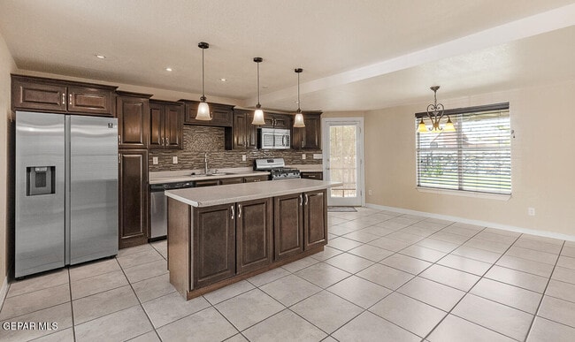 Building Photo - 12249 Delacroix Dr