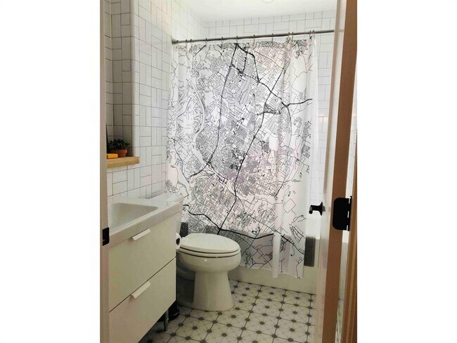 Building Photo - 3011 E 17th St