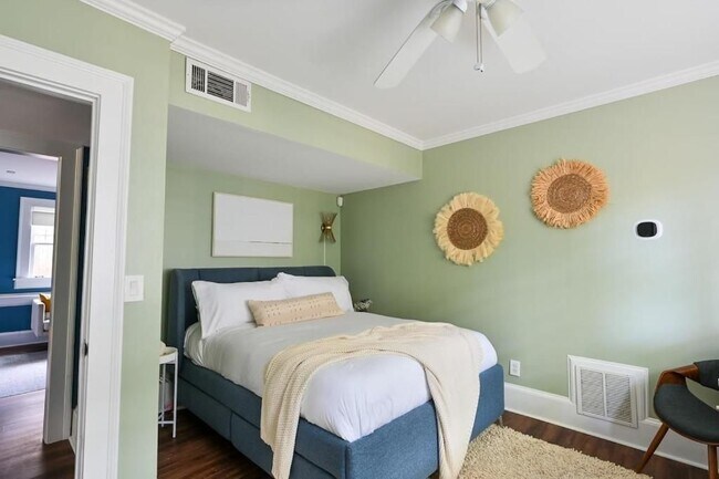 Building Photo - 2076 Ridgedale Rd NE