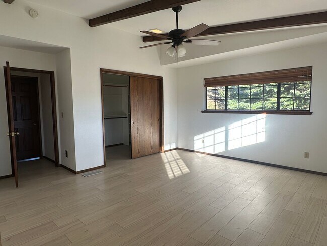 Building Photo - Bear Valley 3+4 with over 4 acres! MUST SEE!