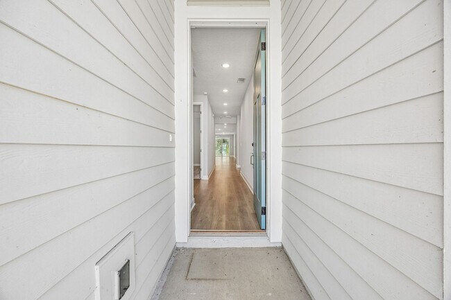 Building Photo - 75565 Blackbird Dr
