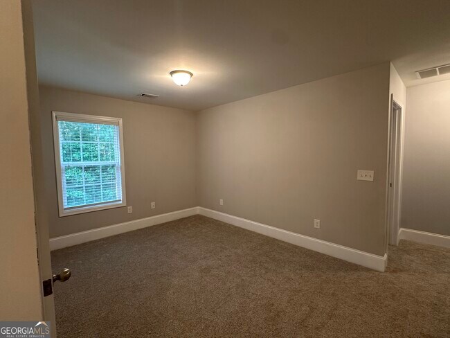 Building Photo - 273 The Blvd