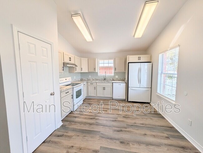 Building Photo - 28 Easton St