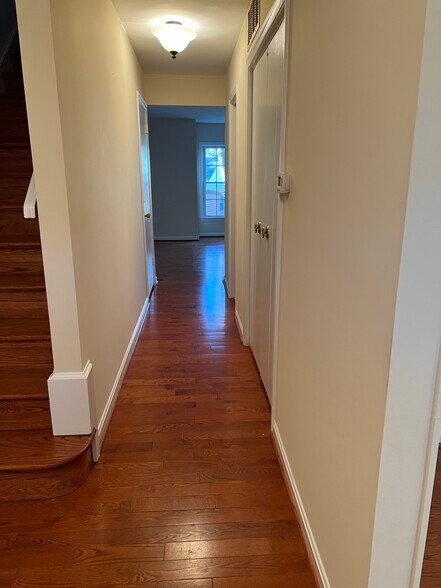 Foyer 2/3 - 2105 Bucknell Ter