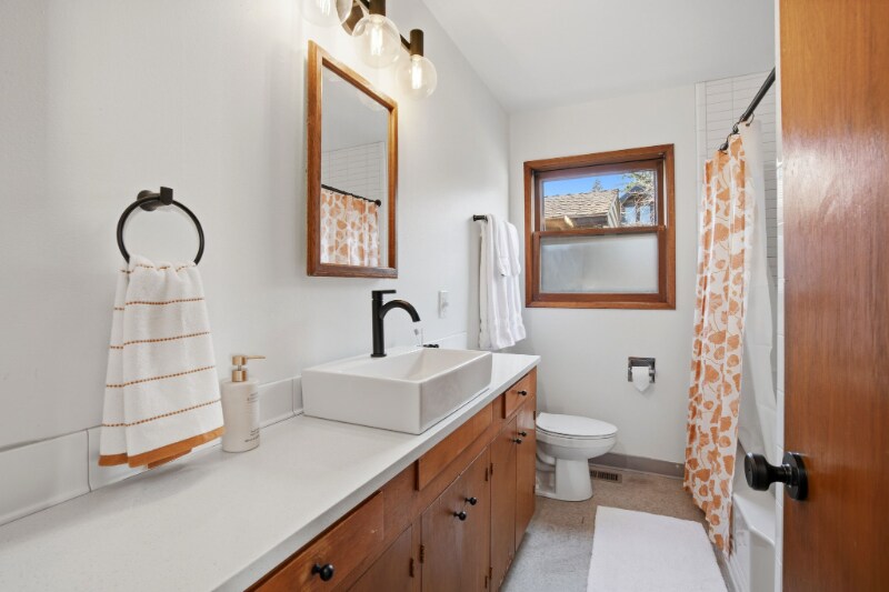 Building Photo - 5847 NE 30th Ave